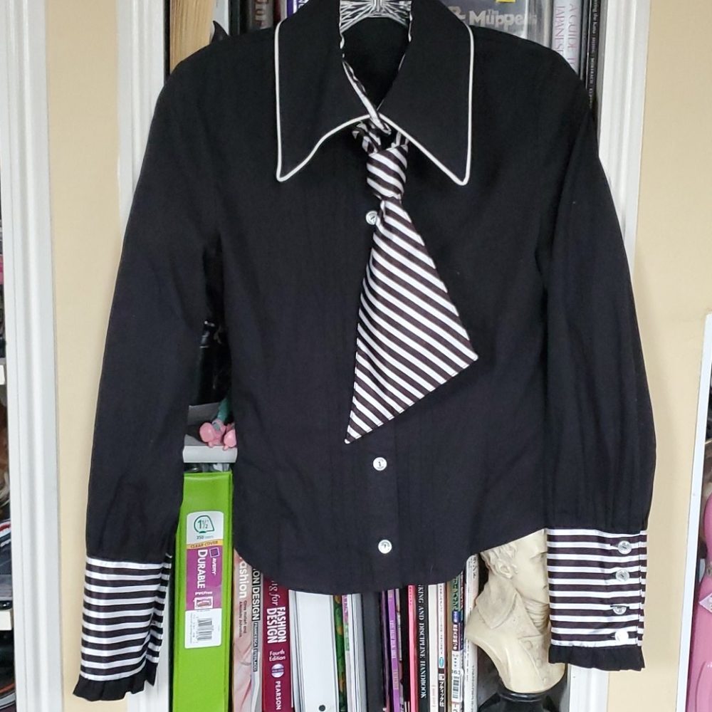 Alice and the Pirates button shirt with tie